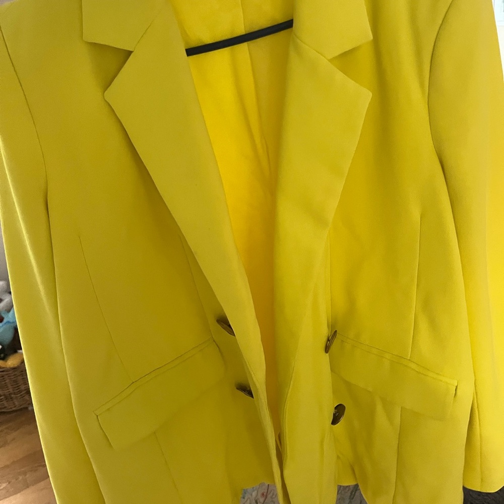 🌟 Elliatt Blazer - Picture 5 of 8